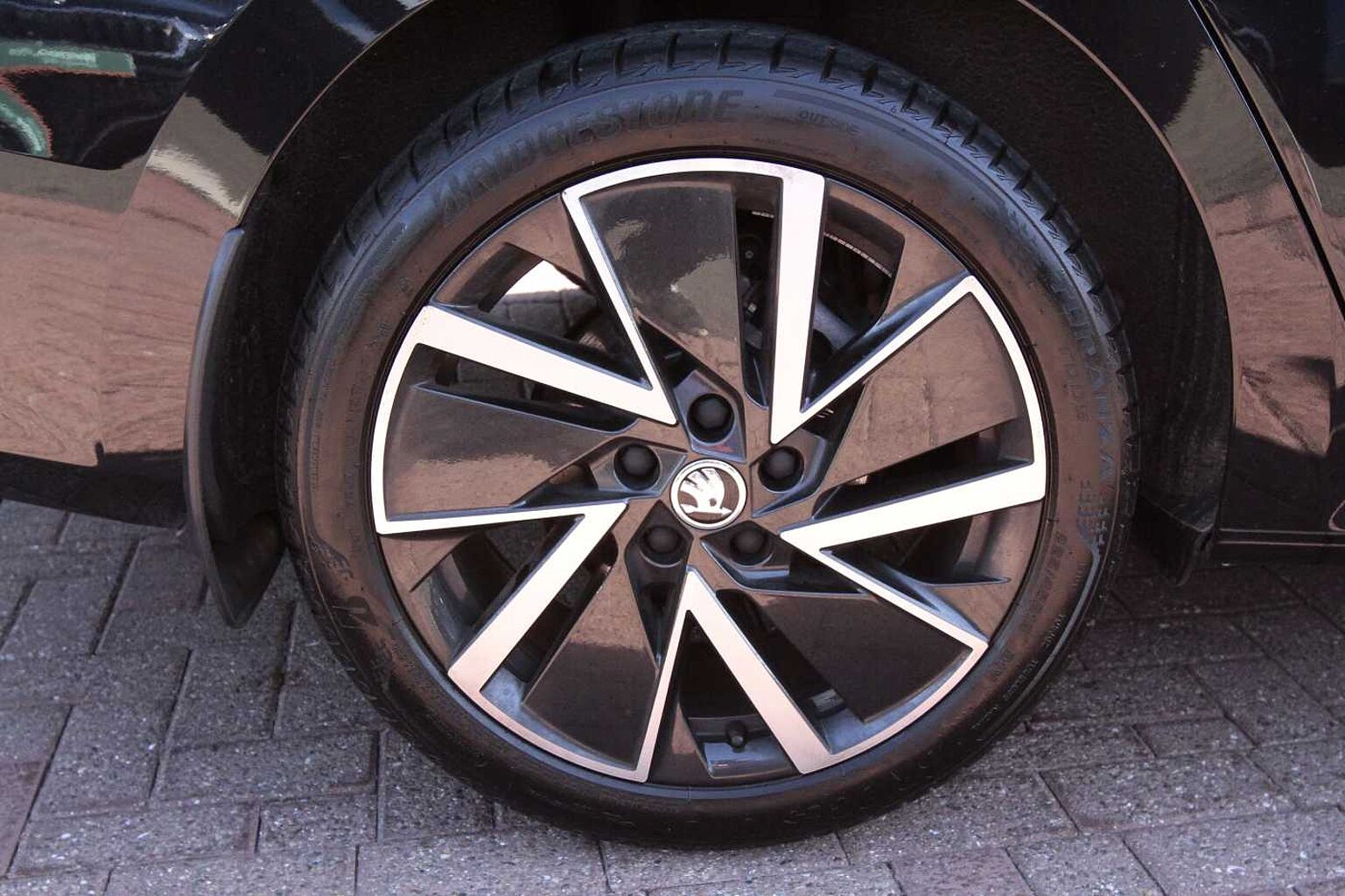 SKODA Octavia Hatch SportLine 1.5 TSI e-TEC 150 PS DSG **AUTOMATIC**