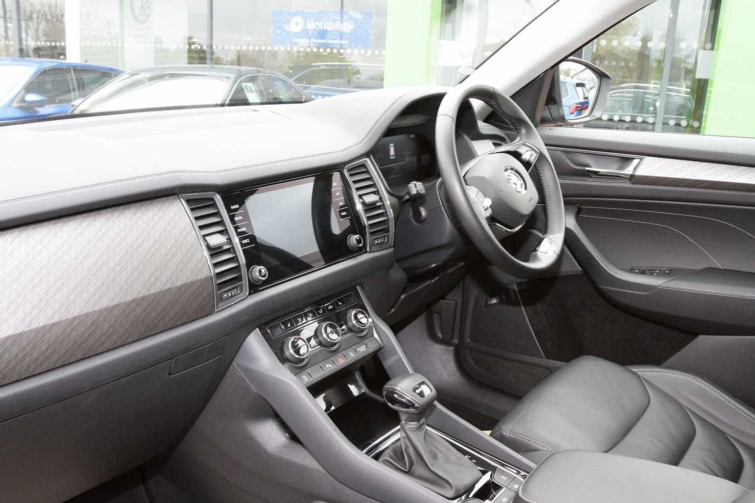 SKODA Kodiaq SE L Executive (7 Seats) 1.5 TSI 150 PS DSG **AUTOMATIC**