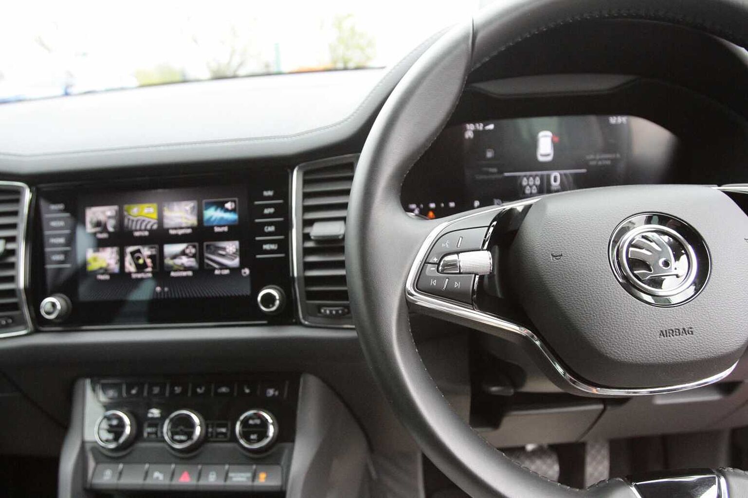 SKODA Kodiaq SE L Executive (7 Seats) 1.5 TSI 150 PS DSG **AUTOMATIC**